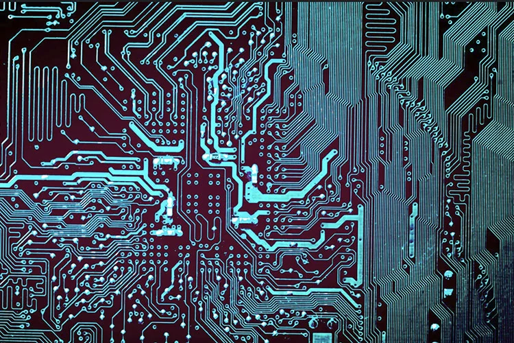 Технологичните иновации стимулират бързо растежа на пазара на HDI PCB